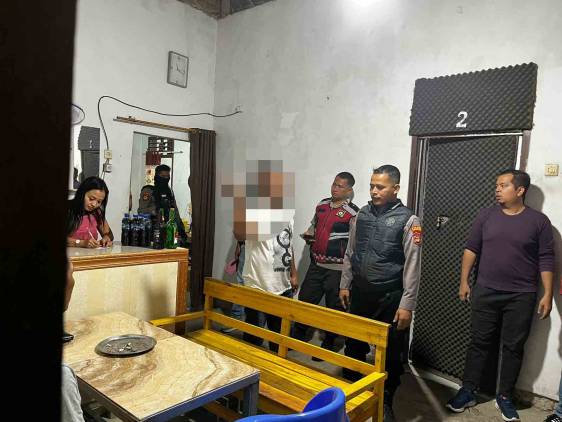CuplikCom-Penertiban-Peredaran-Miras-di-Lampung-Selatan -Ungkap -Penjualan-Minuman-Beralkohol-Ilegal-18092024162807-IMG-20240918-WA0026.jpg